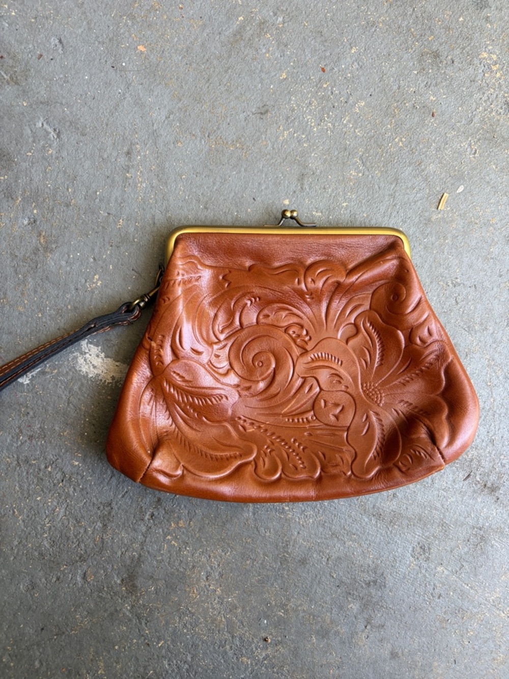 Patricia Nash Savena Wristlet nice cognac color kiss lock  top rare